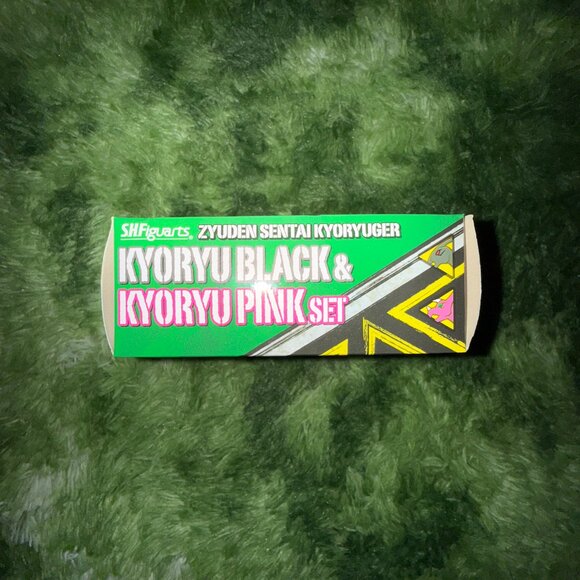 *NEW Zyuden Sentai Kyoryuger Black & Pink SH Figuarts - Picture 6 of 6